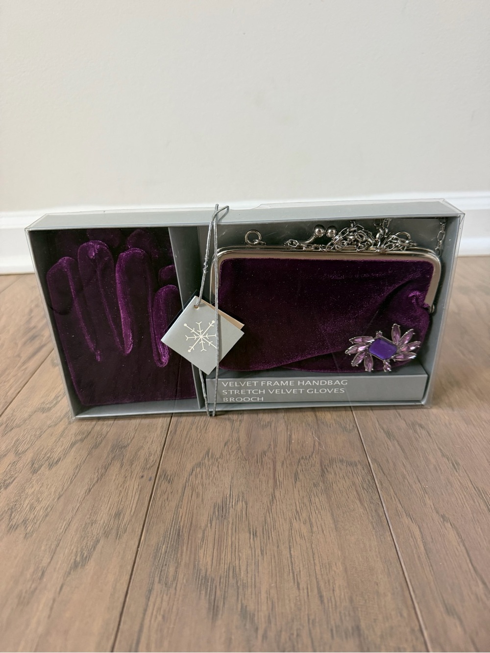 NWT Vintage purple velvet handbag, gloves and brooch set